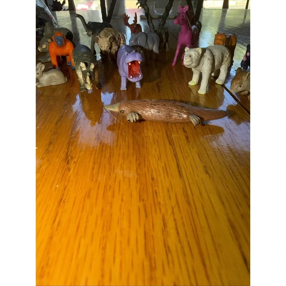 Lot Of Small Plastic Safari Zoo Wildlife Figures 17 Total All Colors And Species